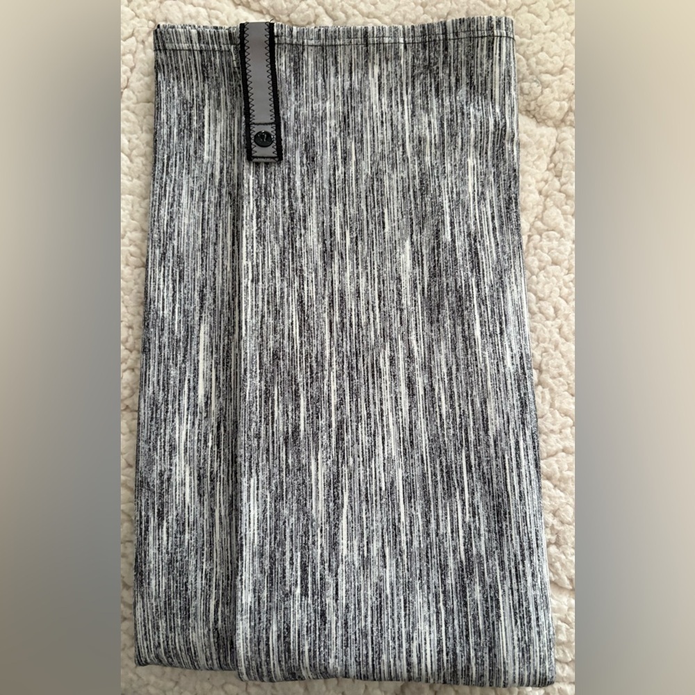 Lululemon Elegant Gray Women's Scarf NWOT - Picture 1 of 2